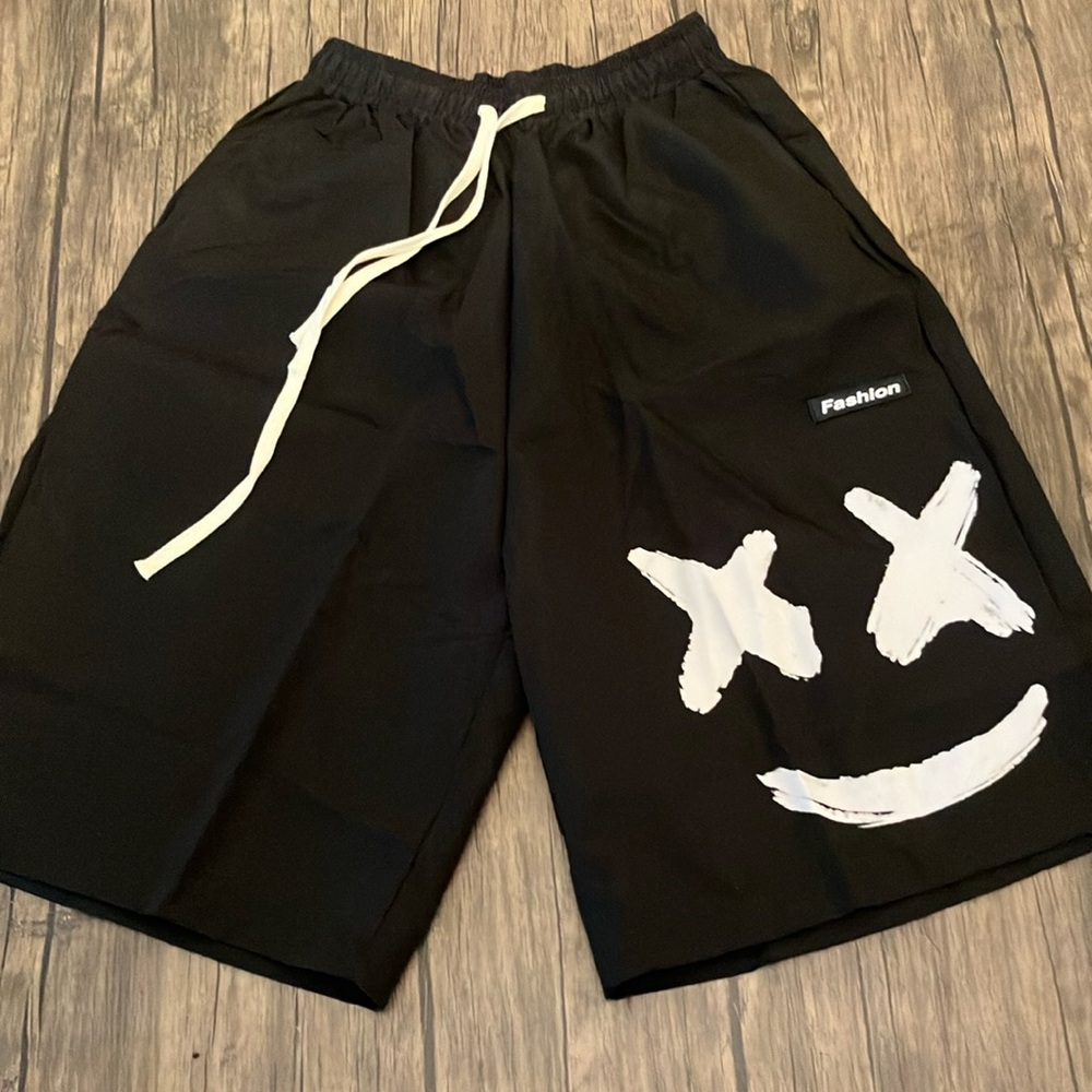Graphic shorts